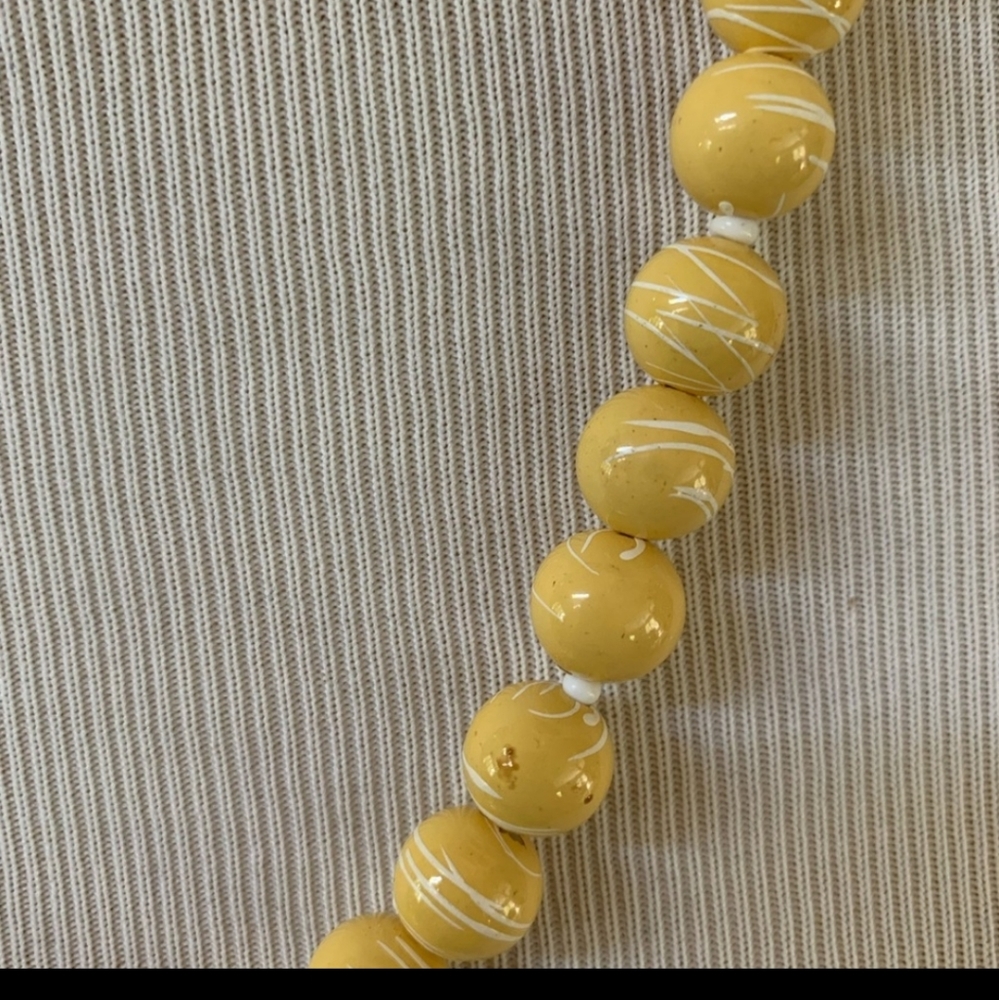 RELISTED Yellow beaded necklace - Picture 3 of 4